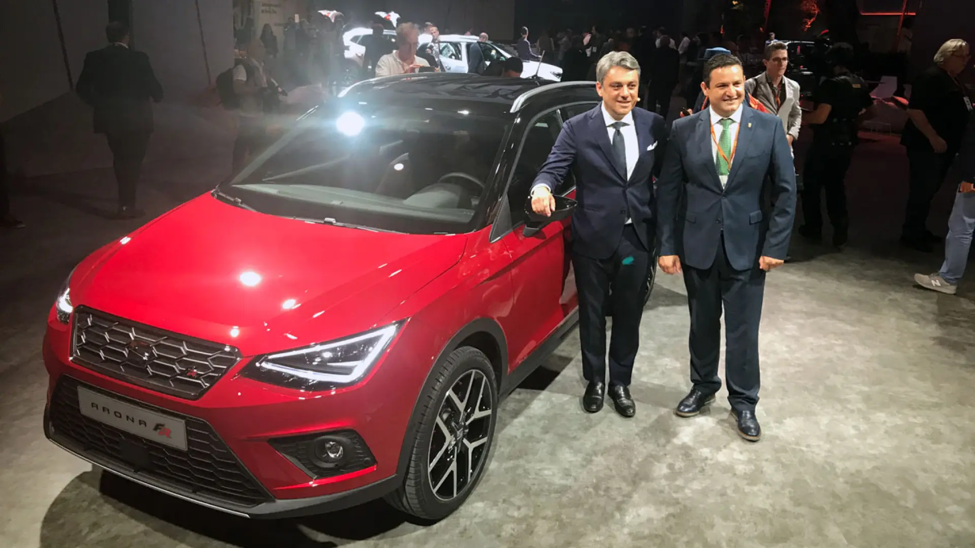 Luxus Stutzlast Seat Arona Fotos