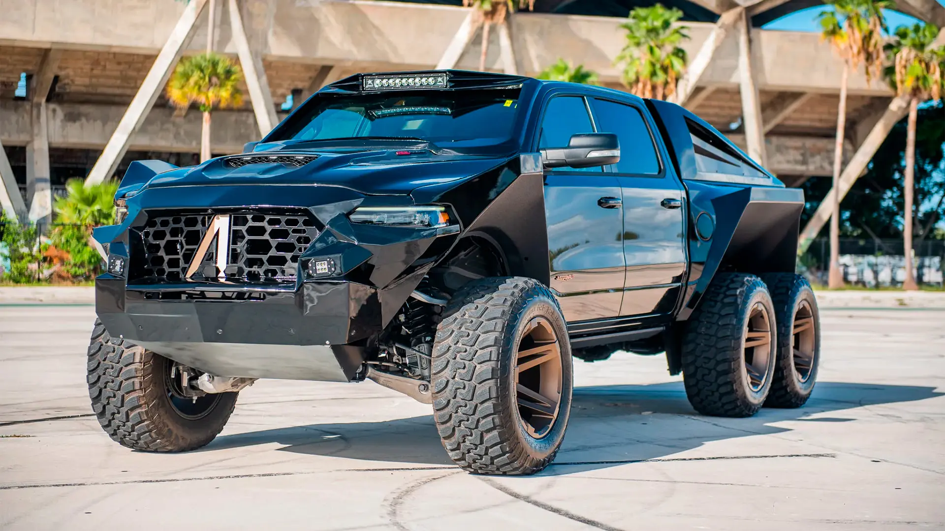 Apocalypse Juggernaut 6x6: un RAM 1500 TRX de 6 ruedas y 850 CV
