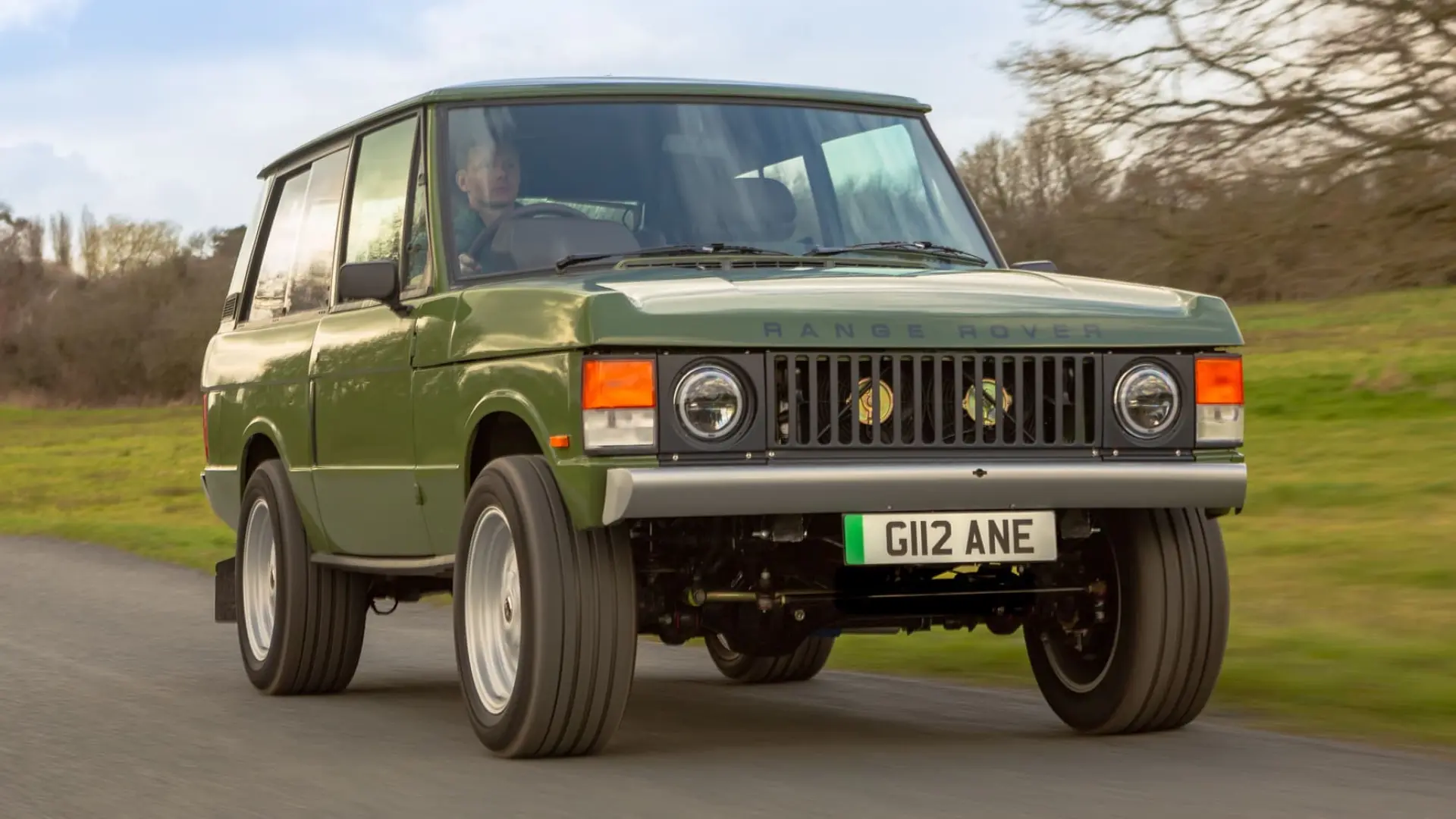 Slammer Erange Rover Este viejo Range Rover es un todoterreno con motor Tesla de 450 CV