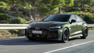 El Audi RS 5 de 2026 es un híbrido enchufable que une un V6 biturbo de 510 CV y un eléctrico de 177 para 639 CV en total.
