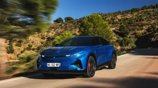 El Alpine A390 GT tiene 400 CV y tres motores.