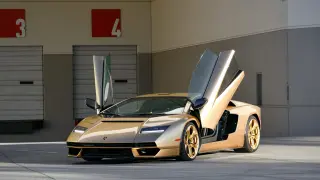 Lamborghini Countach LPI 800-4 subastado en Bring a Trailer