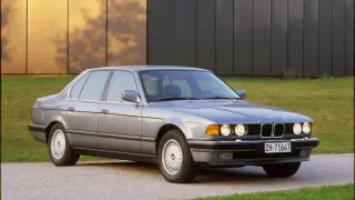 BMW 750 iL E32, motor V12 M70B50.