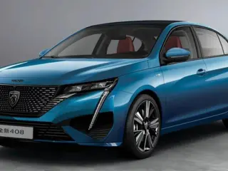Peugeot 408 chino.