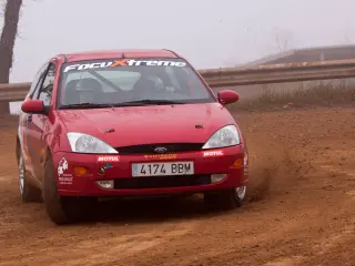 Cuando aprendes a derrapar con este Focus, el mundo se convierte en un sitio mejor.