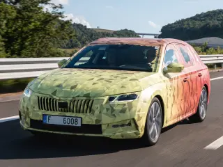 Primera prueba del Skoda Octavia 2020. AUTOBILD.ES ha podido ponerse al volante de una unidad preserie.