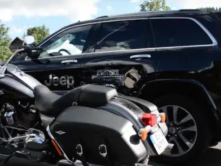 VÍDEO: ¿Qué pueden hacer juntos Jeep y Harley Davidson en los Alpes? ¡Pues eso! Liarla… [TG]