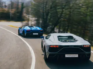 Lamborghini Aventador Ultimae en carretera.