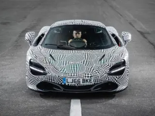 VÍDEO: Así es el McLaren BP23, con el asiento del conductor en el centro [TG]