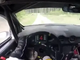 VÏDEO: no intentes hacer esto con tu coche, ¡qué desparrame! [TG]