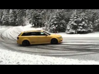 Audi RS4 en la nieve