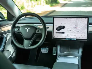Interior del Tesla Model 3.