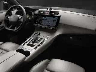 Interior del recién actualizado DS 7 2023