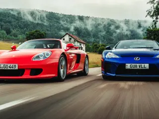 Porsche Carrera GT y Lexus LFA
