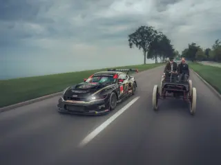 Ford IMSA GTD Pro Mustang y el coche de carreras Sweepstakes de Henry Ford