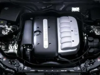 Motor OM613 turbodiésel de Mercedes.