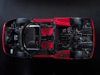 Un Ferrari F50 desnudo y con el motor V12 F130B a la vista
