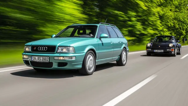 Audi RS2 con el Porsche 911 964