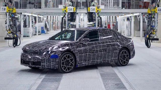 El nuevo BMW i3 2026 preserie en la factoría que ha sido renovada