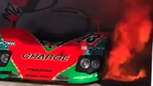 Mazda 767B incendiado en Monterey