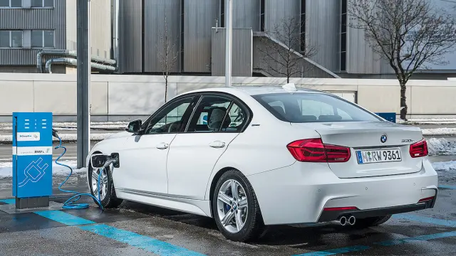 BMW 330e