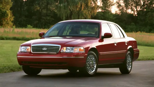 El Ford Crown Victoria de última generación (1998-2011) sigue apareciendo como coche patrulla en el cine