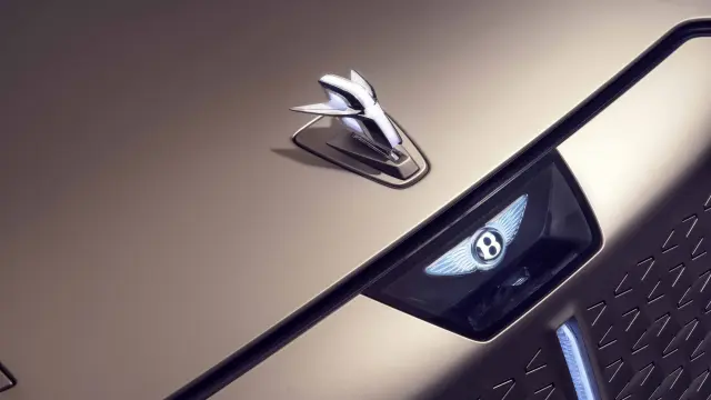 El detalle de la nueva B alada de Bentley. Actualmente, la marca está utilizando su sexto logo en 106 años