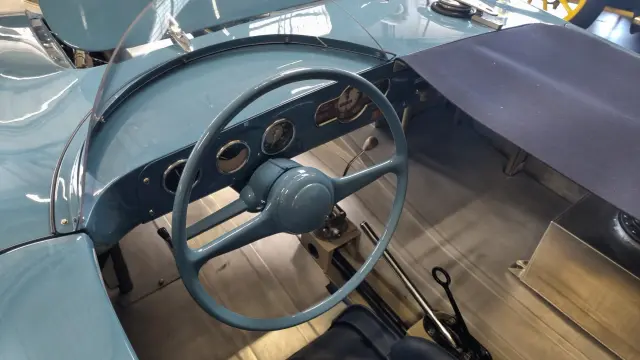 Interior de 'La abuela', barqueta que utilizaba la base del Renault 4CV