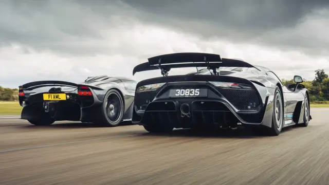 Mercedes-AMG One vs Aston Martin Valkyrie