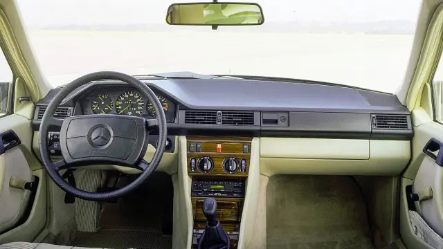 Mercedes W124.