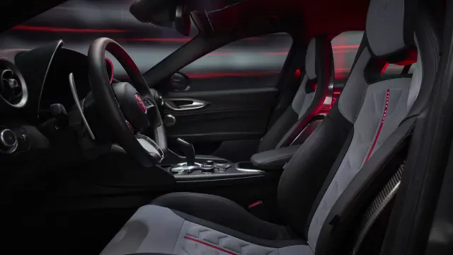 Alfa Romeo Giulia Quadrifoglio Luna Rossa
