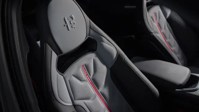 Alfa Romeo Giulia Quadrifoglio Luna Rossa