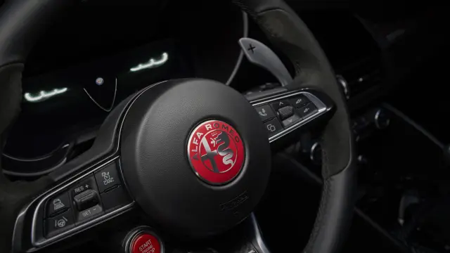 Alfa Romeo Giulia Quadrifoglio Luna Rossa