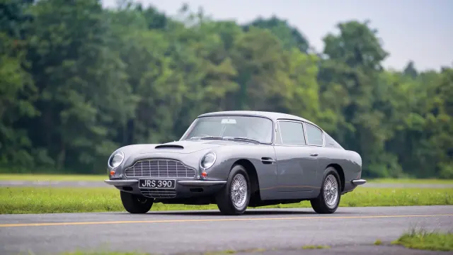 Aston Martin DB6 (1966)