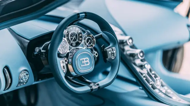 Detalles del cuadro de instrumentos analógico del Bugatti Tourbillon.