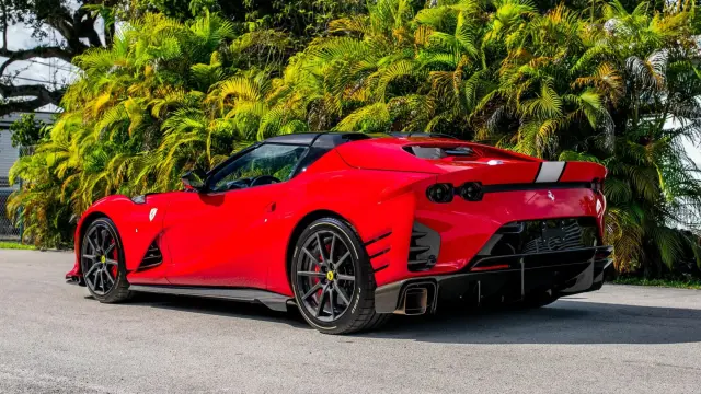 Ferrari 812 Competizione A rompe los récords de subastas.