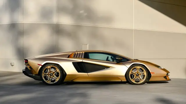 Lamborghini Countach LPI 800-4 subastado en Bring a Trailer