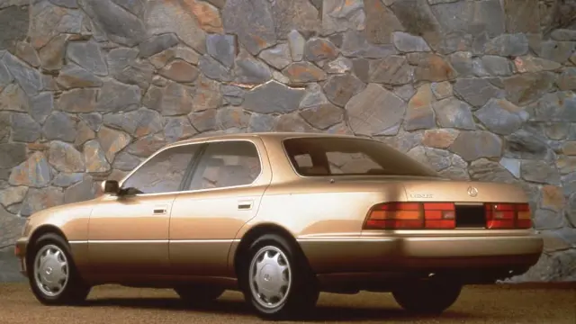 Lexus LS 400.