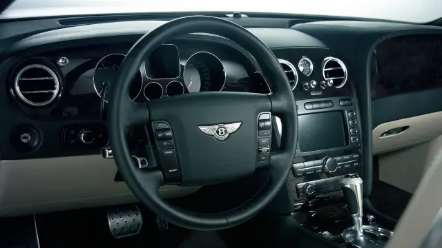 Bentley Continental Flying Spur 2005 motor W12.
