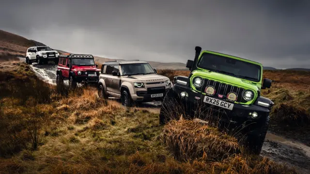 Toyota Land Cruiser, Land Rover Defender Octa, Jeep Wrangler e Ineos Grenadier modificados