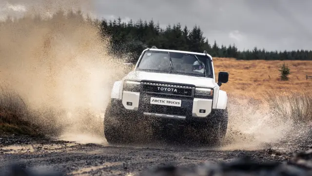 Comparativa off-road de Toyota Land Cruiser, Land Rover Defender Octa, Jeep Wrangler e Ineos Grenadier modificados