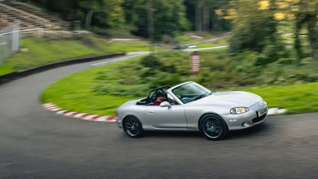 Mazda MX-5 con motor V6 de Rocketeer