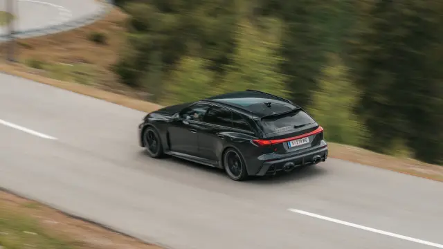 Audi RS5 Avant vs BMW M3 CS Touring