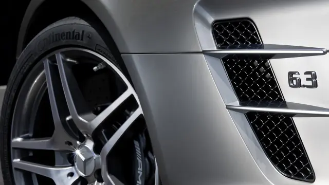 Mercedes-AMG SLS AMG.