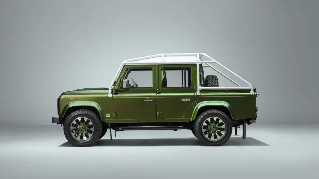 Land Rover Classic Defender V8 Spectral Green