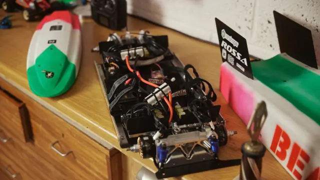 Stephen Wallis, ingeniero y fabricante del coche radiocontrol más rápido del mundo