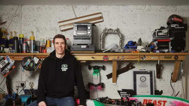 Stephen Wallis, ingeniero y fabricante del coche radiocontrol más rápido del mundo
