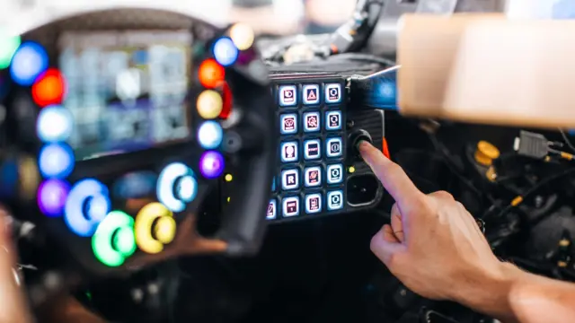 Encendido del motor V8 del prototipo de Le Mans de Ford