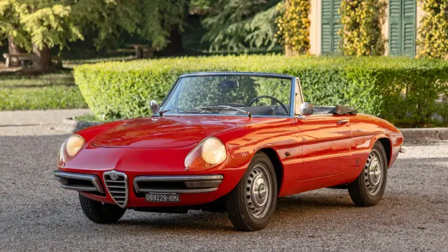 Alfa Romeo Spider Duetto