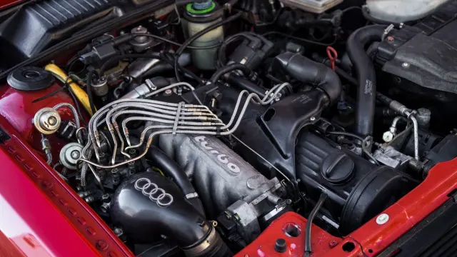 Motor de cinco cilindros EA 828 Audi.